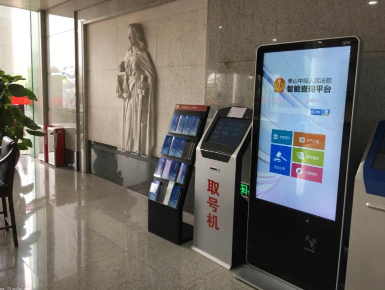 立式液晶廣告機為什么受歡迎，有什么特性？